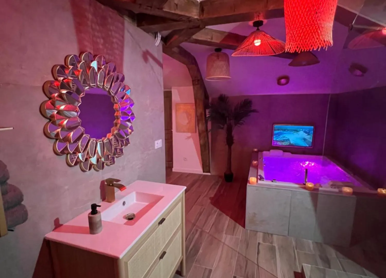 Boheme & Jacuzzi Apartment Vienne  Vienne (Isere)